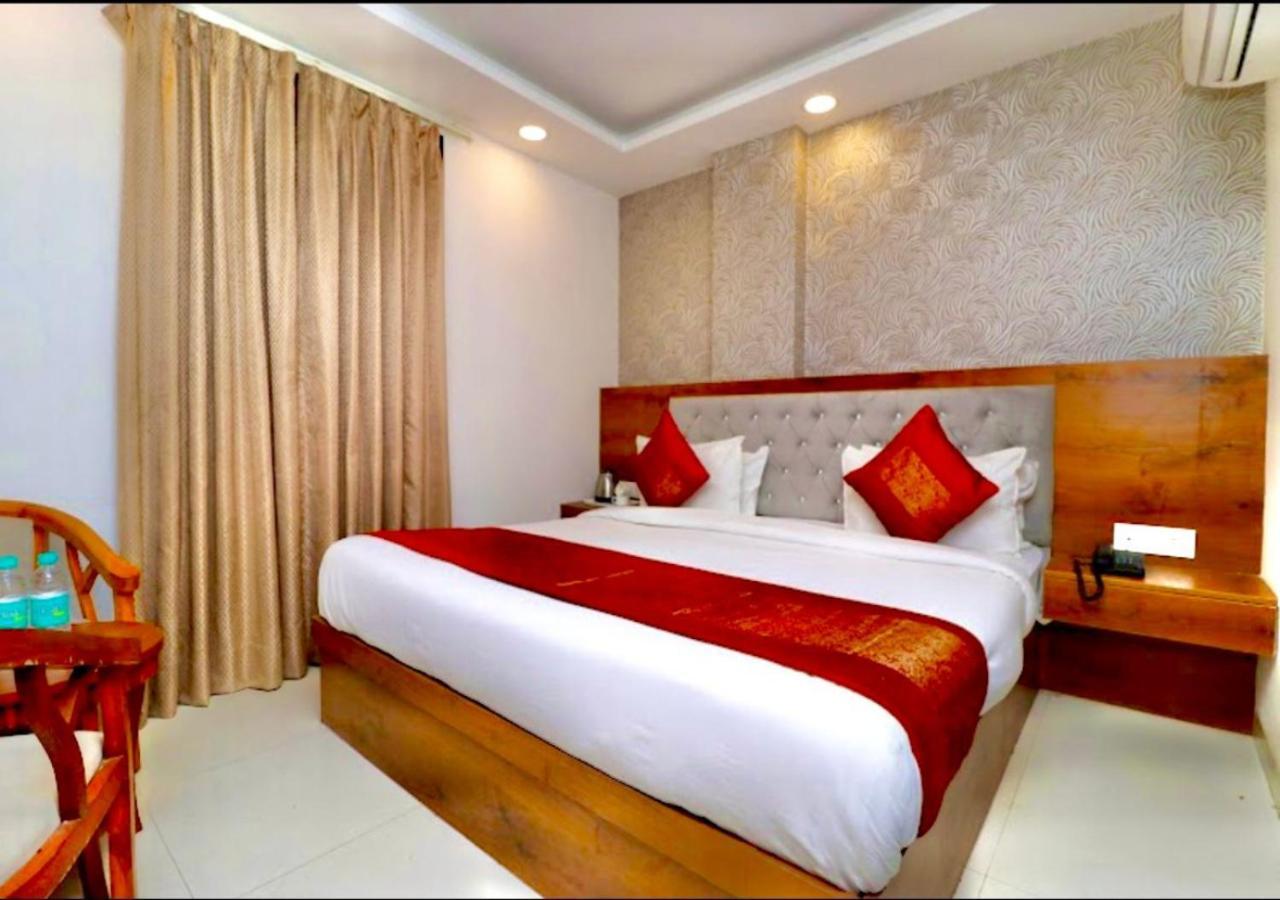 Hotel Galaxy Inn Near Delhi International Airport Új-Delhi Kültér fotó