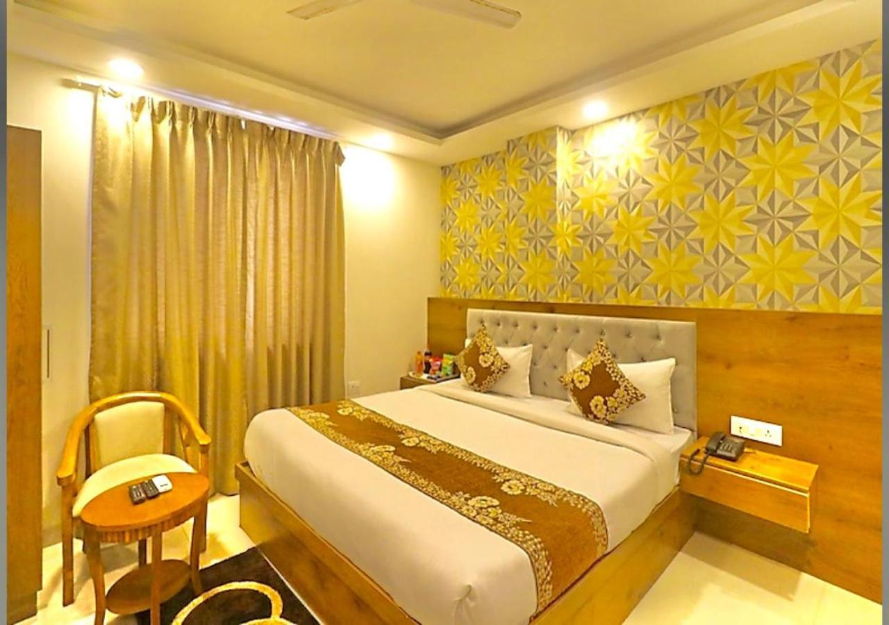 Hotel Galaxy Inn Near Delhi International Airport Új-Delhi Kültér fotó