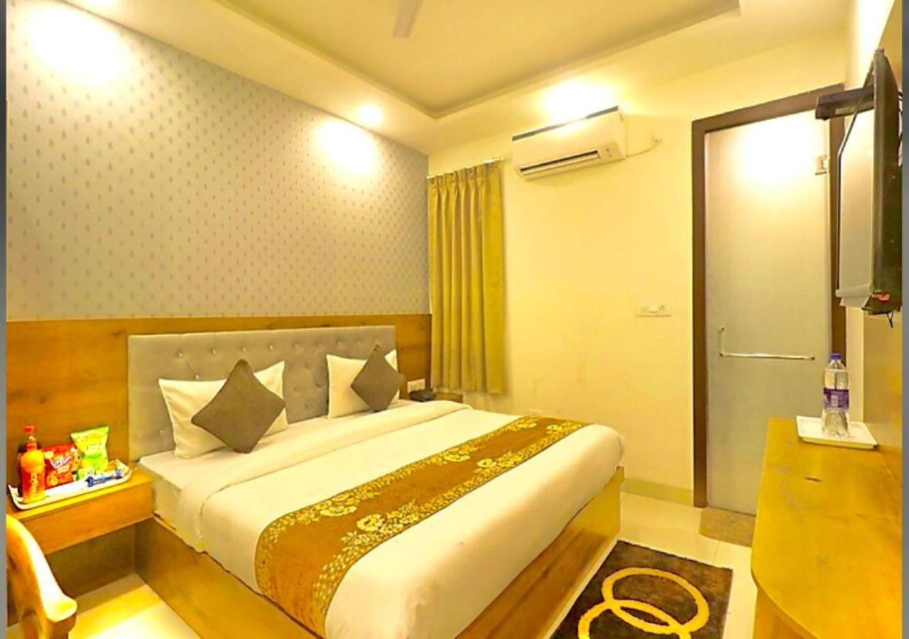 Hotel Galaxy Inn Near Delhi International Airport Új-Delhi Kültér fotó