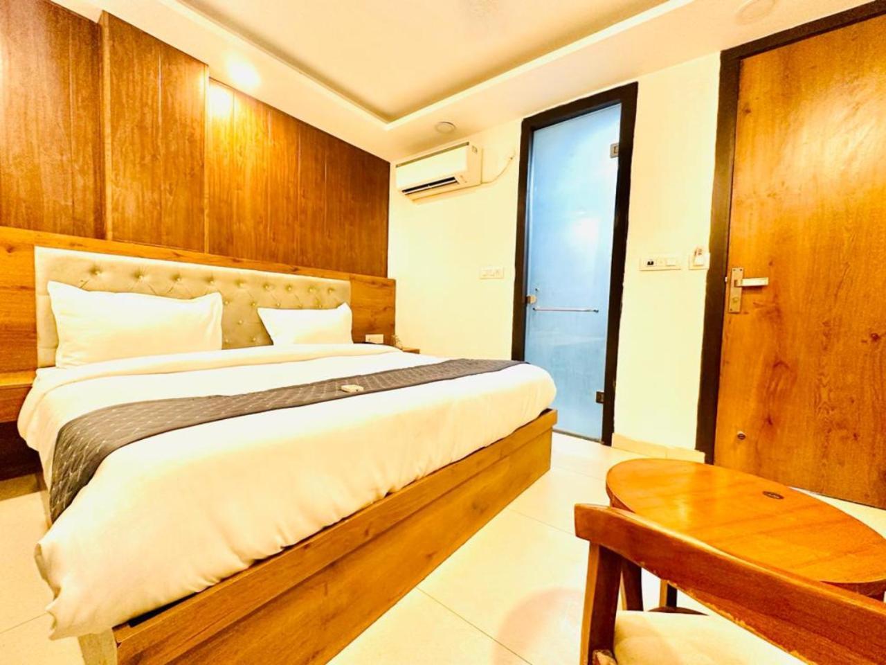 Hotel Galaxy Inn Near Delhi International Airport Új-Delhi Kültér fotó
