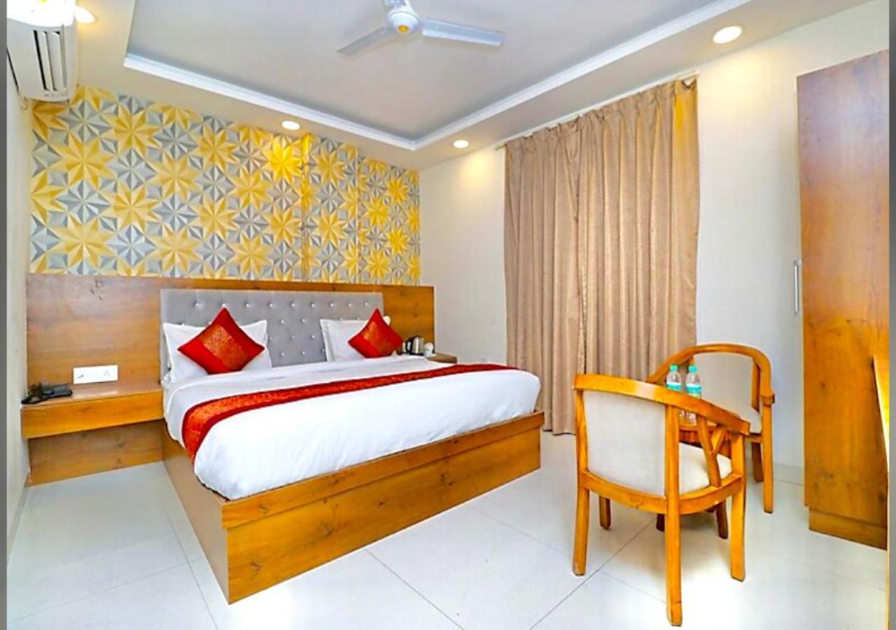 Hotel Galaxy Inn Near Delhi International Airport Új-Delhi Kültér fotó