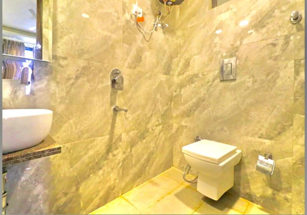 Hotel Galaxy Inn Near Delhi International Airport Új-Delhi Kültér fotó