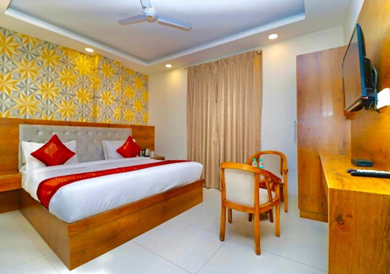 Hotel Galaxy Inn Near Delhi International Airport Új-Delhi Kültér fotó