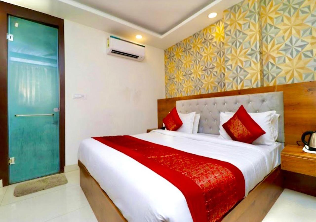 Hotel Galaxy Inn Near Delhi International Airport Új-Delhi Kültér fotó
