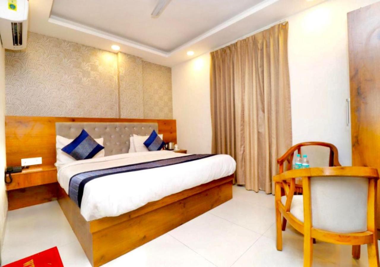 Hotel Galaxy Inn Near Delhi International Airport Új-Delhi Kültér fotó