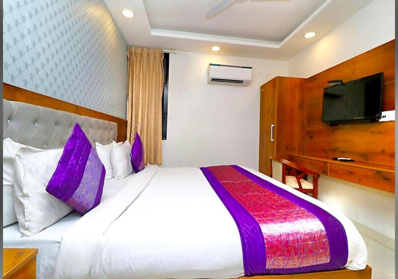 Hotel Galaxy Inn Near Delhi International Airport Új-Delhi Kültér fotó