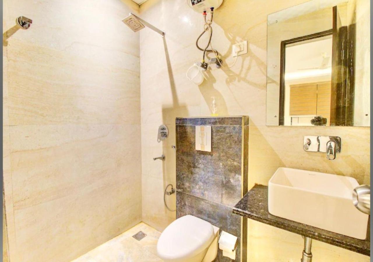 Hotel Galaxy Inn Near Delhi International Airport Új-Delhi Kültér fotó