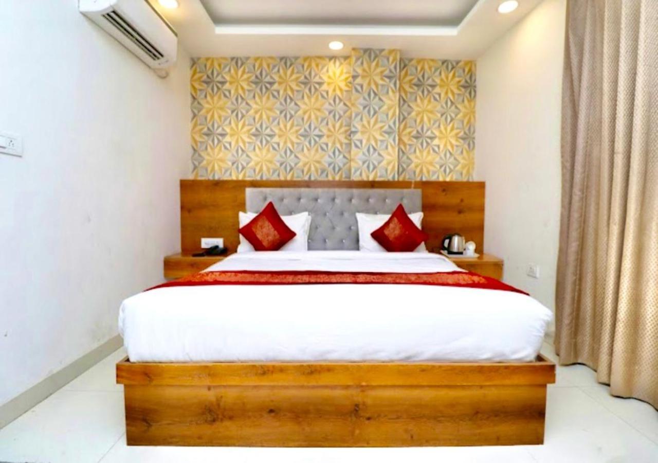 Hotel Galaxy Inn Near Delhi International Airport Új-Delhi Kültér fotó