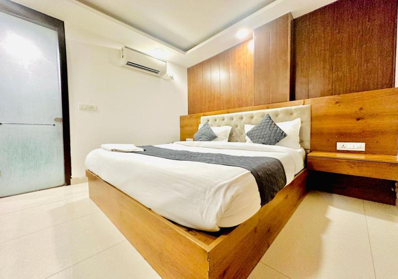 Hotel Galaxy Inn Near Delhi International Airport Új-Delhi Kültér fotó