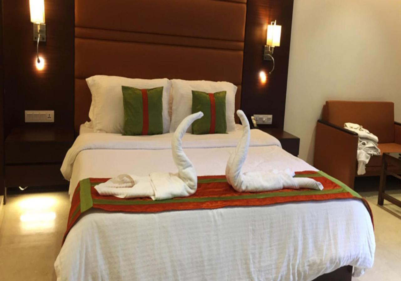 Hotel Galaxy Inn Near Delhi International Airport Új-Delhi Kültér fotó